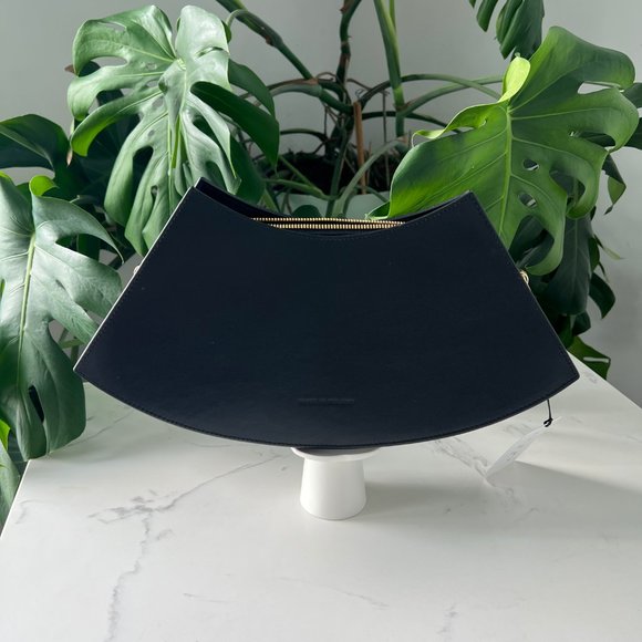 ATOMY STUDIOS OO Atom Arc Bag Black Leather Gold Tone Hardware NEW w/ 3 straps - Picture 5 of 8